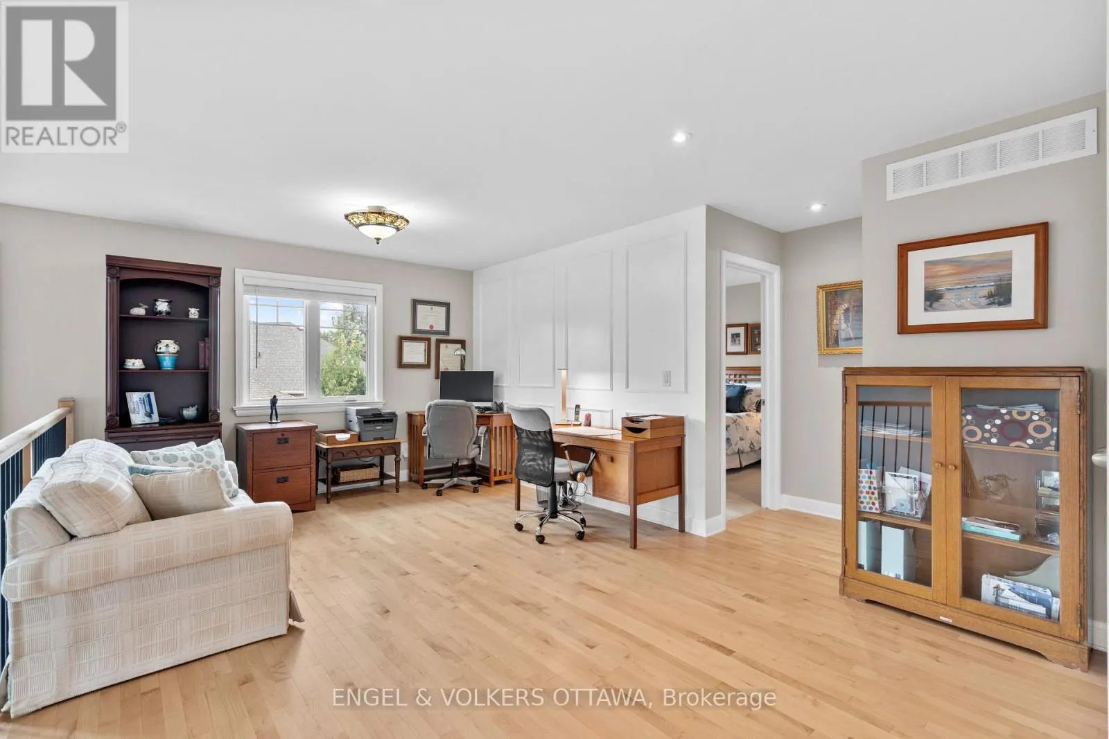 27 ESQUIMAULT AVENUE
