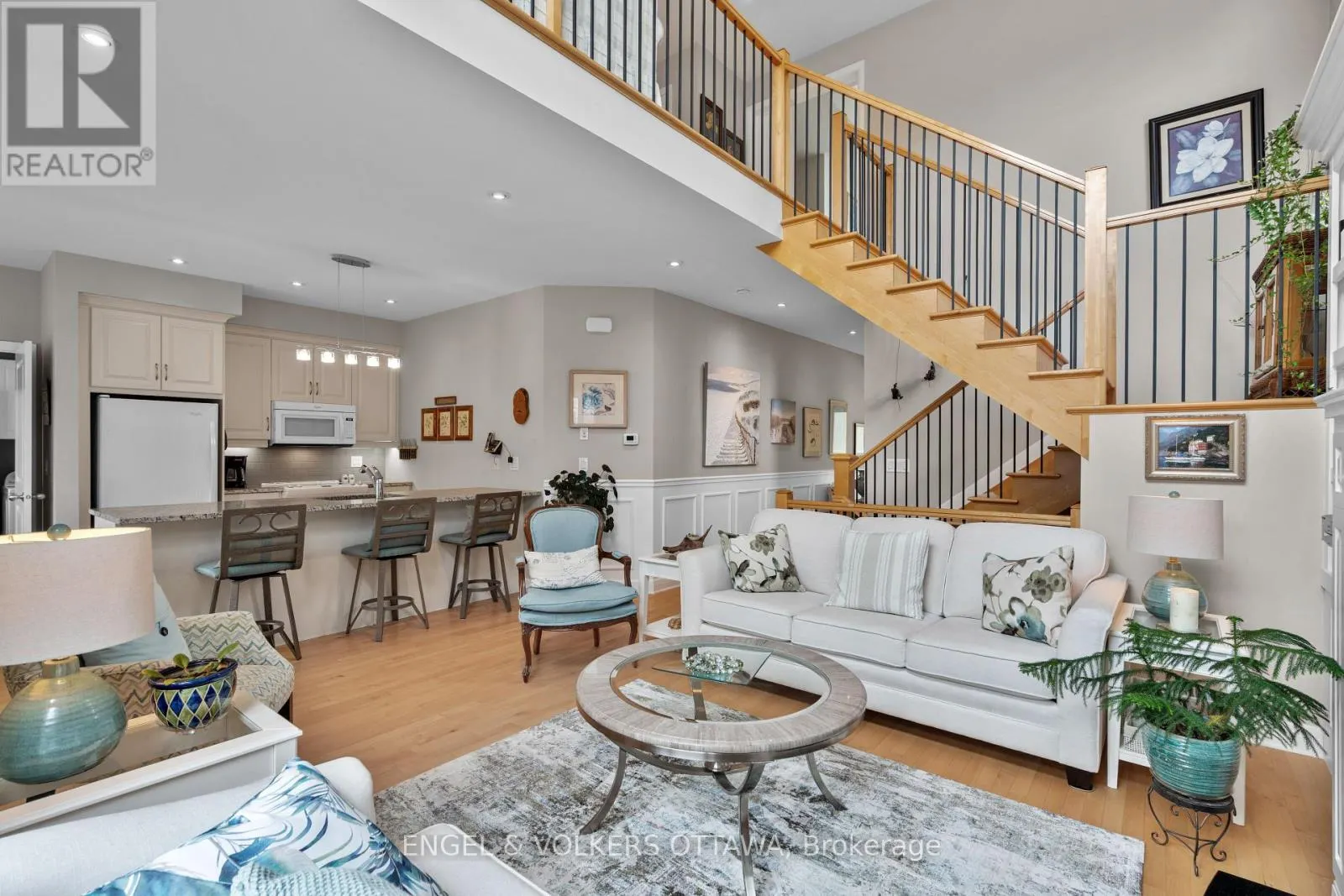 27 ESQUIMAULT AVENUE