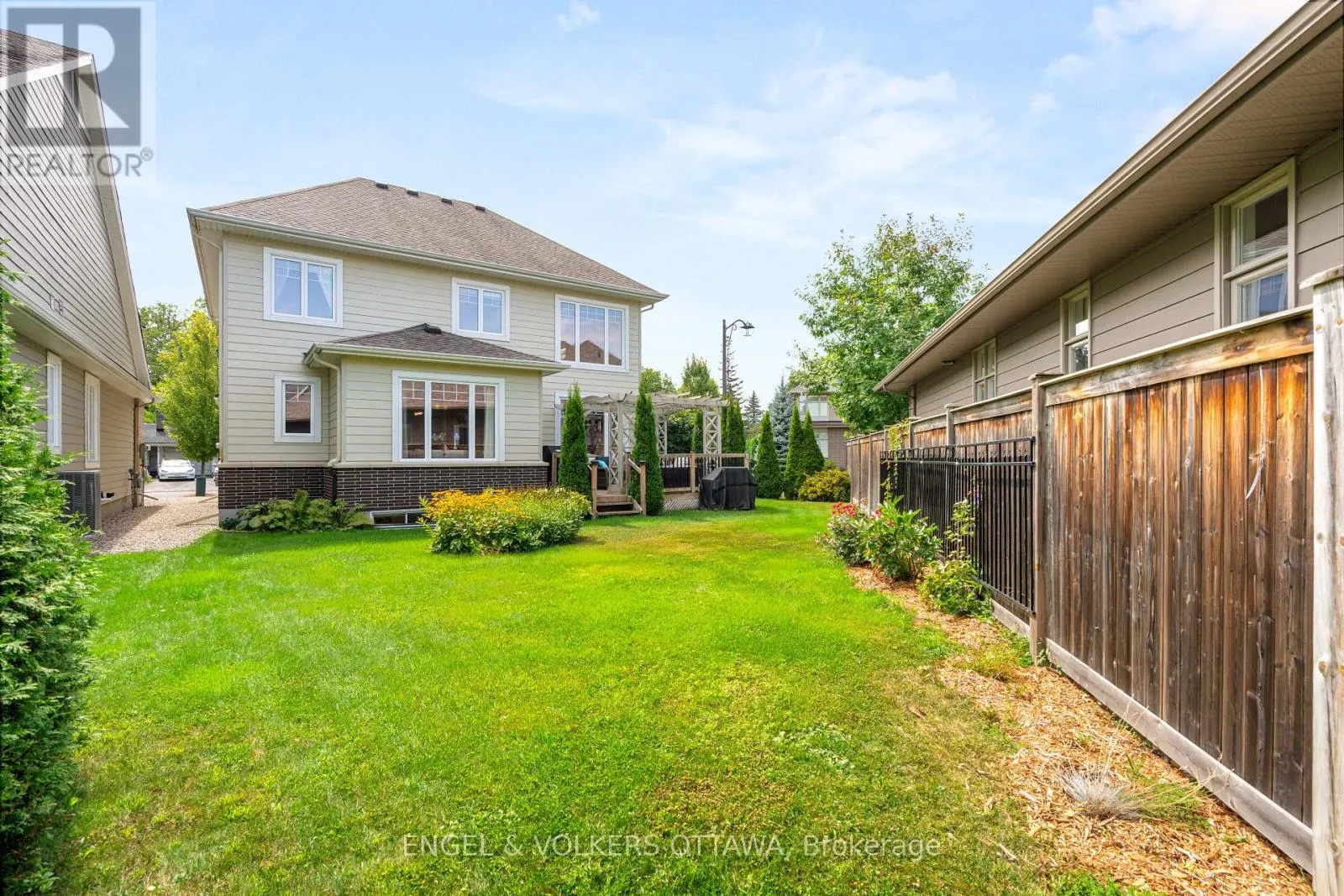 27 ESQUIMAULT AVENUE