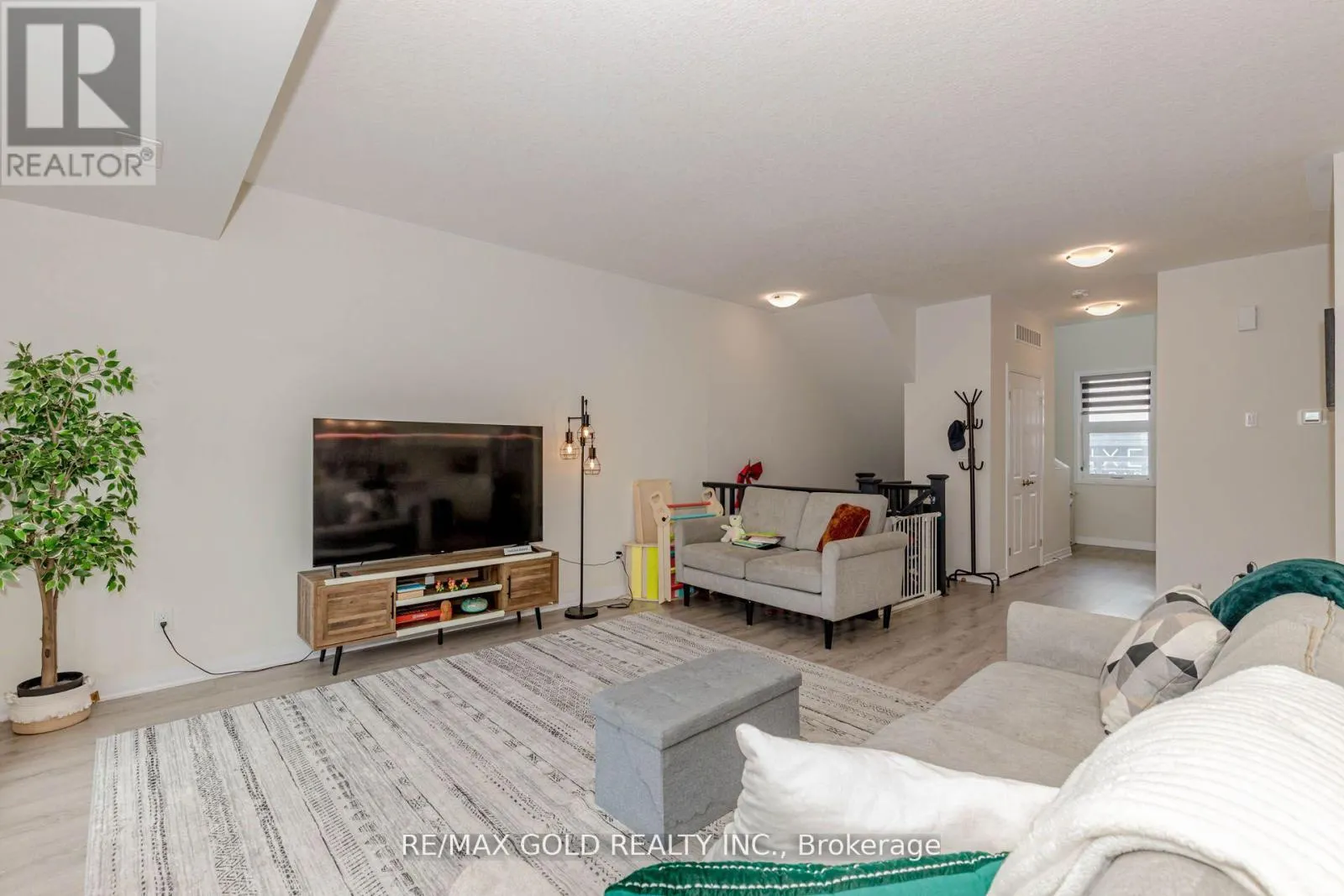 3 - 124 SEABROOK DRIVE