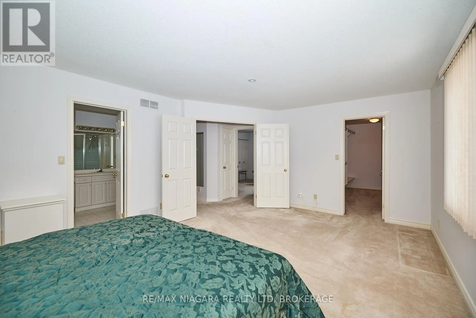 6869 IMPERIAL COURT