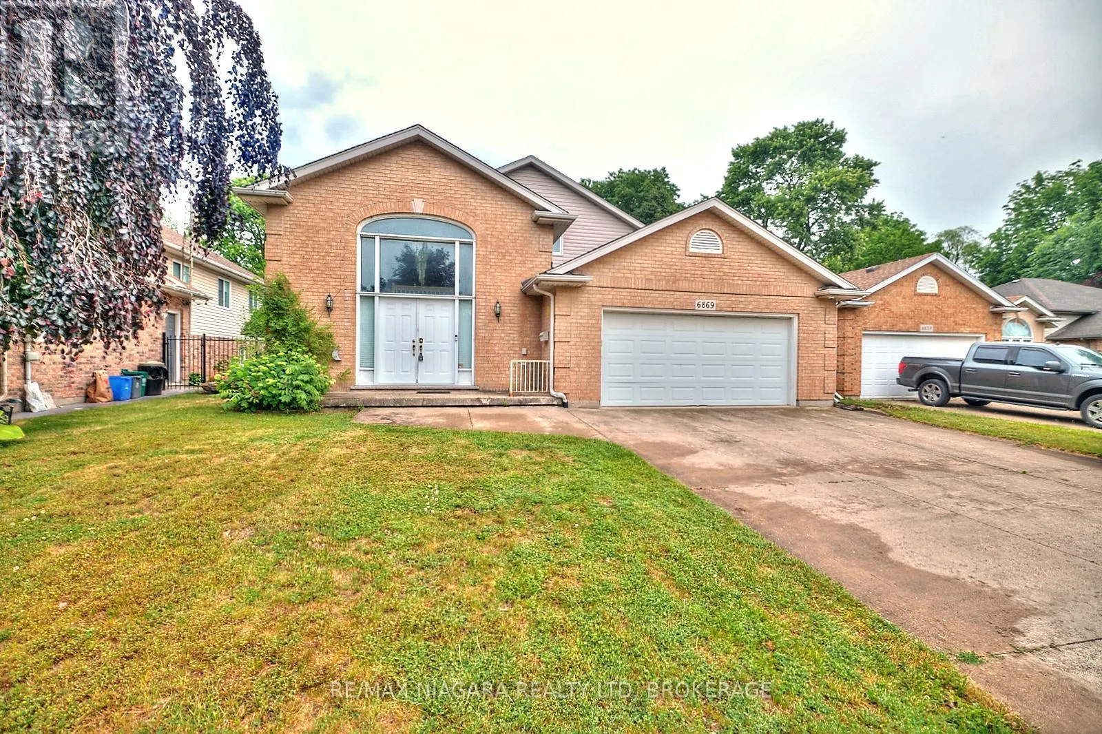 6869 IMPERIAL COURT