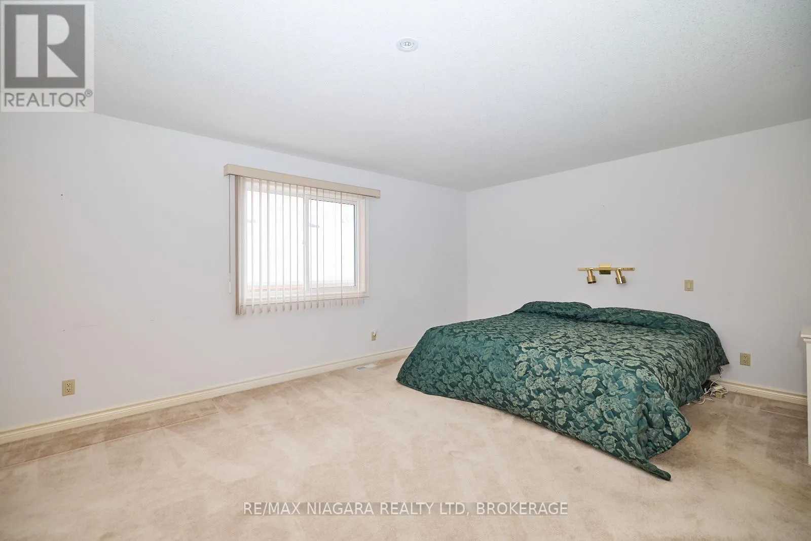 6869 IMPERIAL COURT