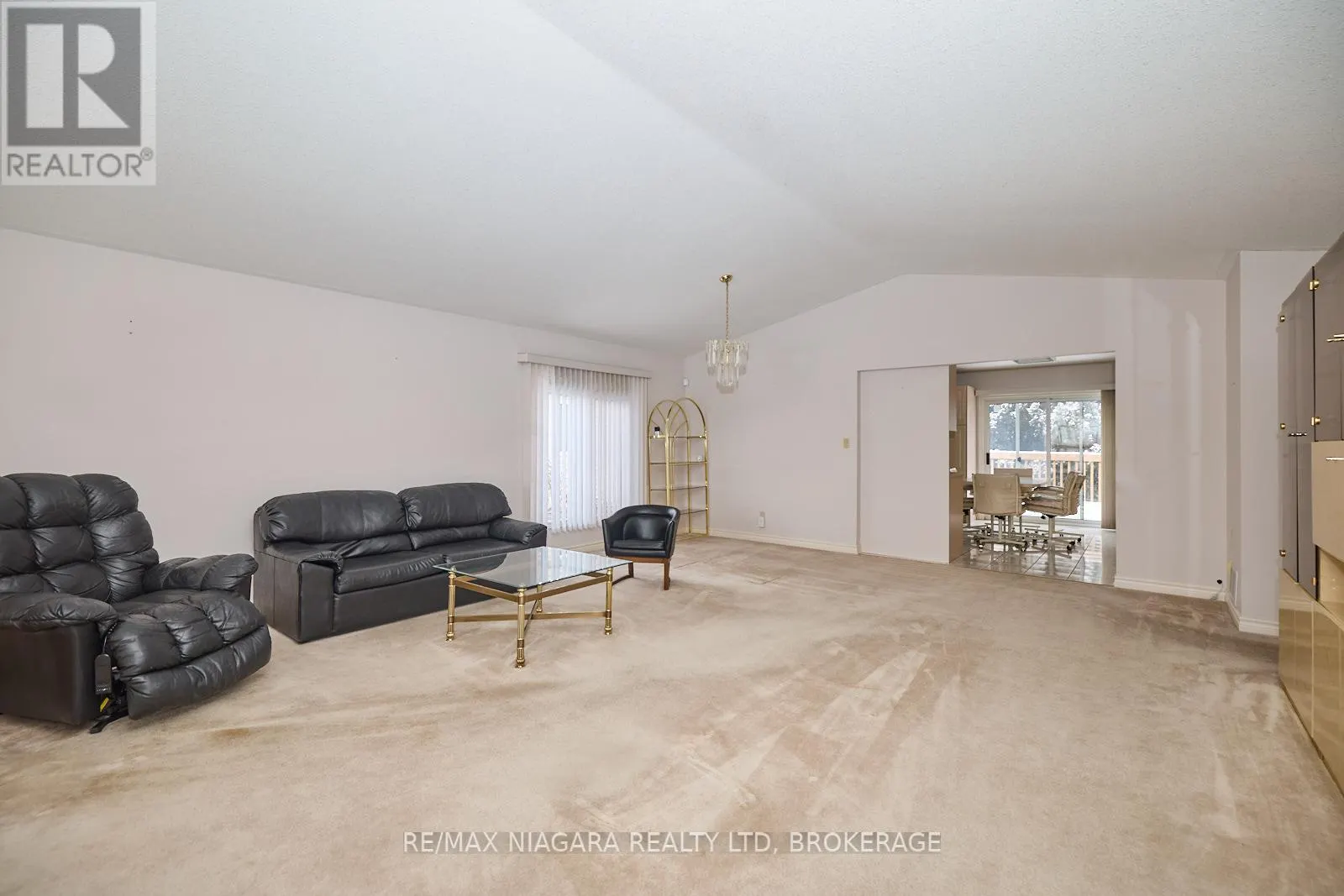 6869 IMPERIAL COURT