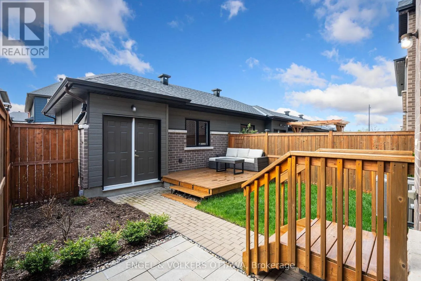 606 MIKINAK ROAD
