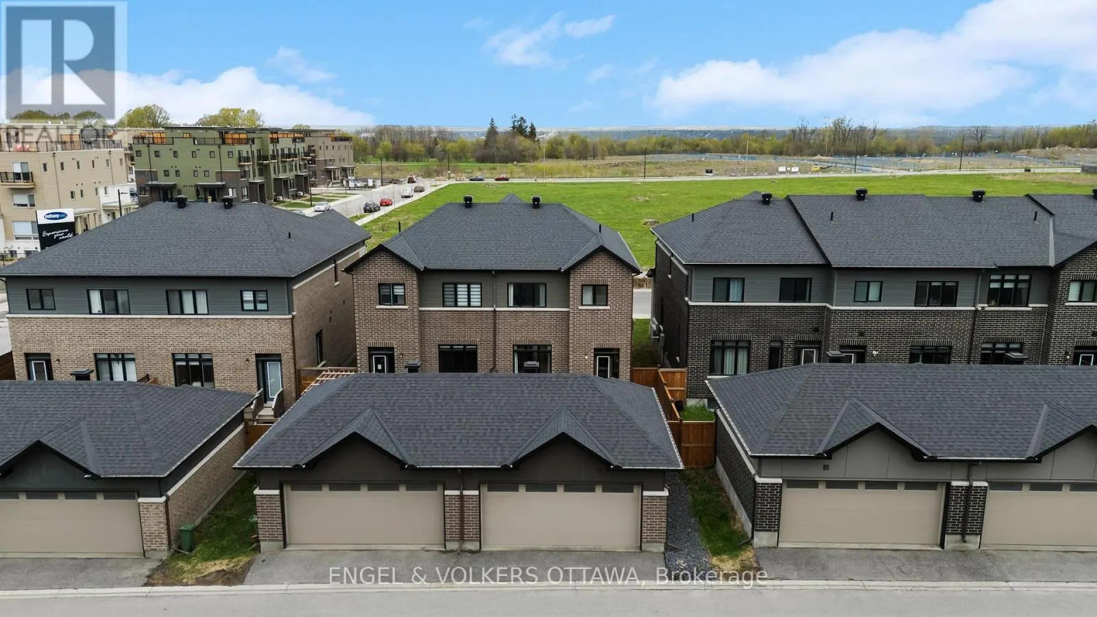 606 MIKINAK ROAD