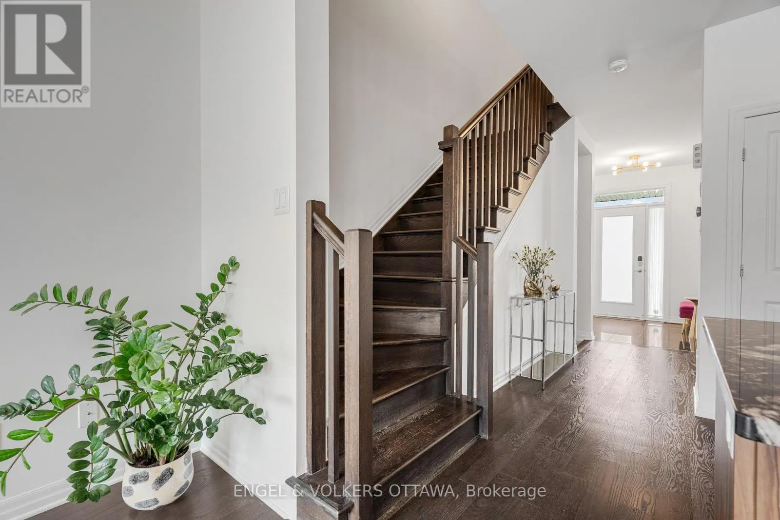 606 MIKINAK ROAD