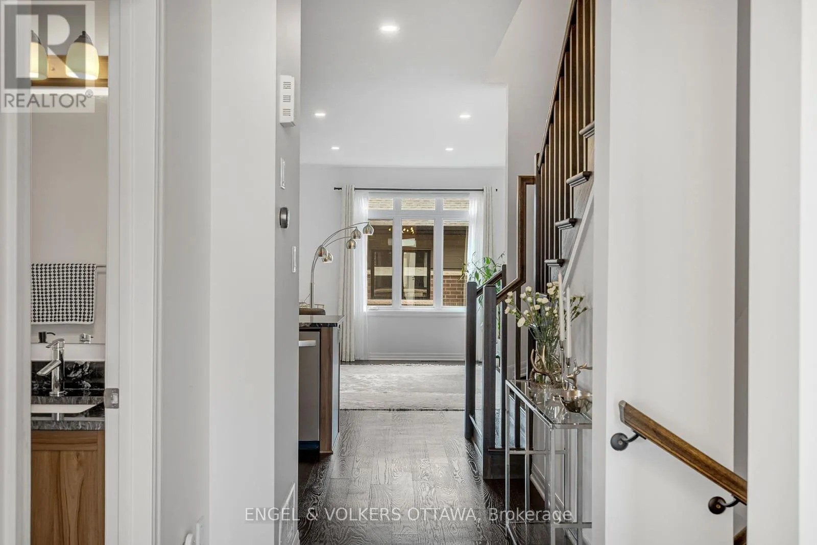 606 MIKINAK ROAD