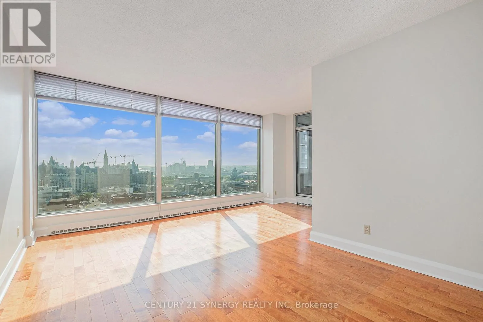 2202 - 160 GEORGE STREET