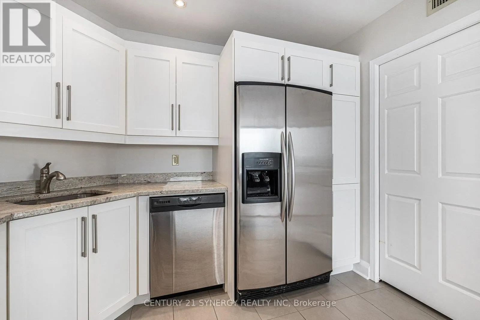 2202 - 160 GEORGE STREET