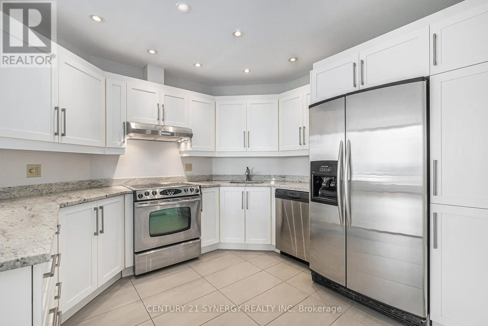 2202 - 160 GEORGE STREET