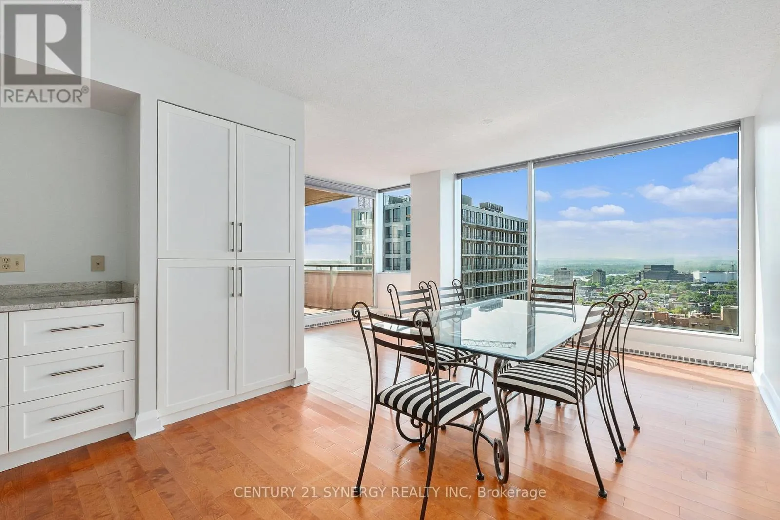 2202 - 160 GEORGE STREET
