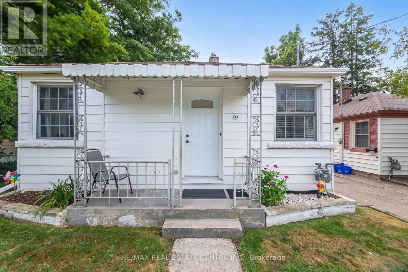 19 SENECA DRIVE