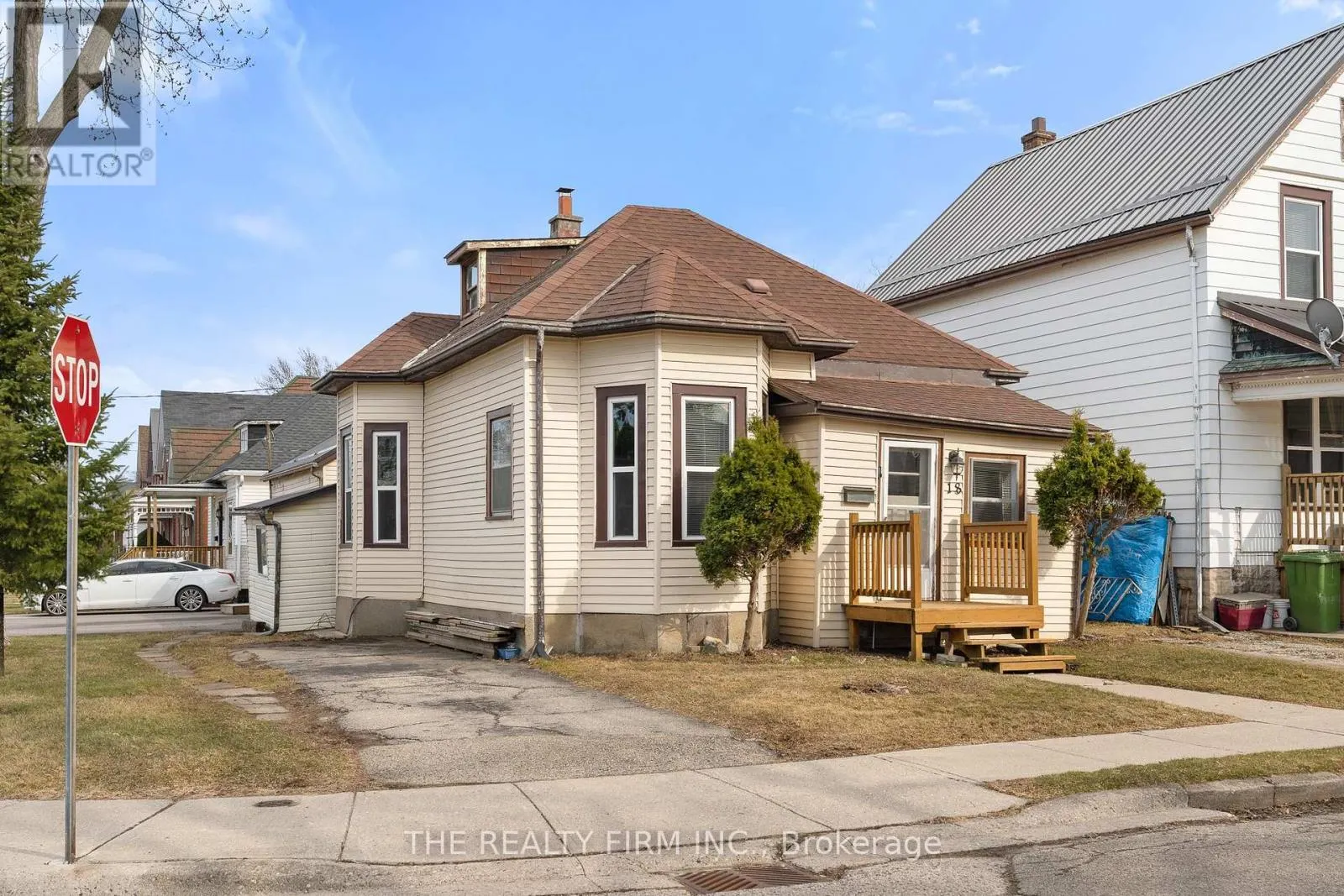 18 FOURTH AVENUE