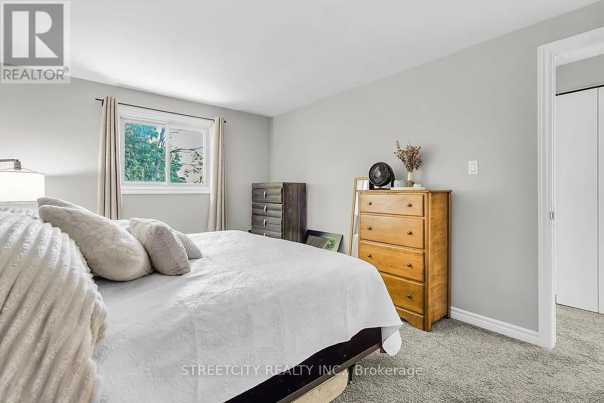 52 ADSWOOD ROAD