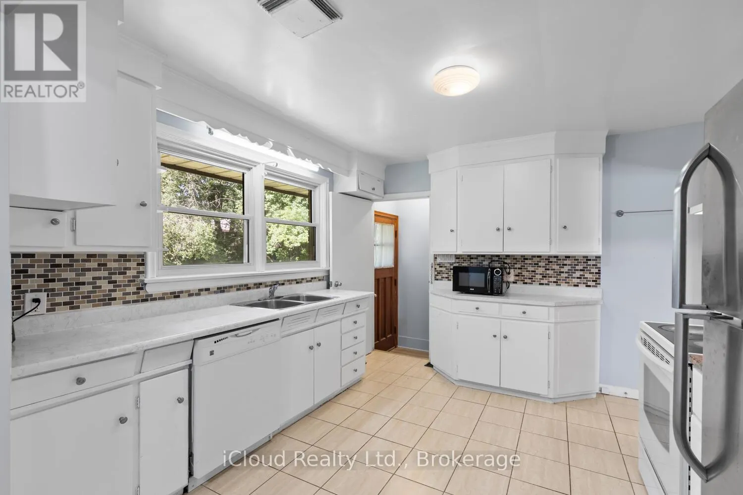 291 NEVILLE DRIVE