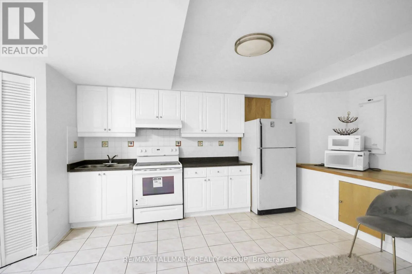206 ANNAPOLIS CIRCLE