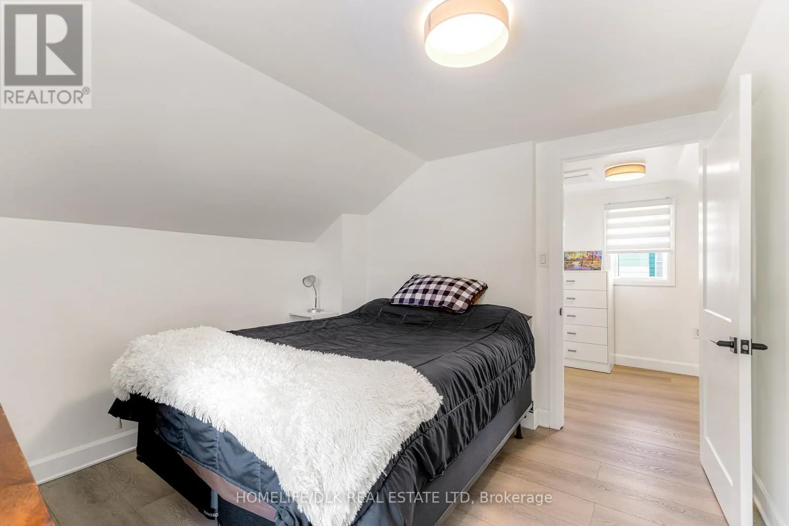 163 PEARL STREET W