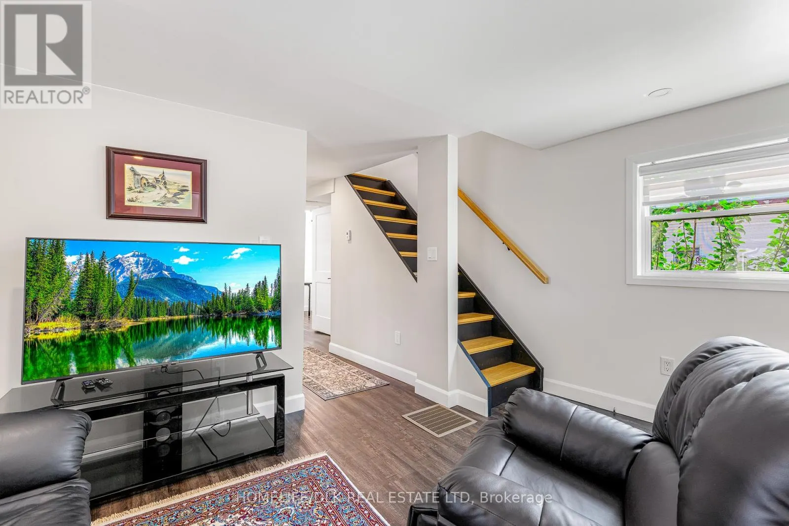163 PEARL STREET W