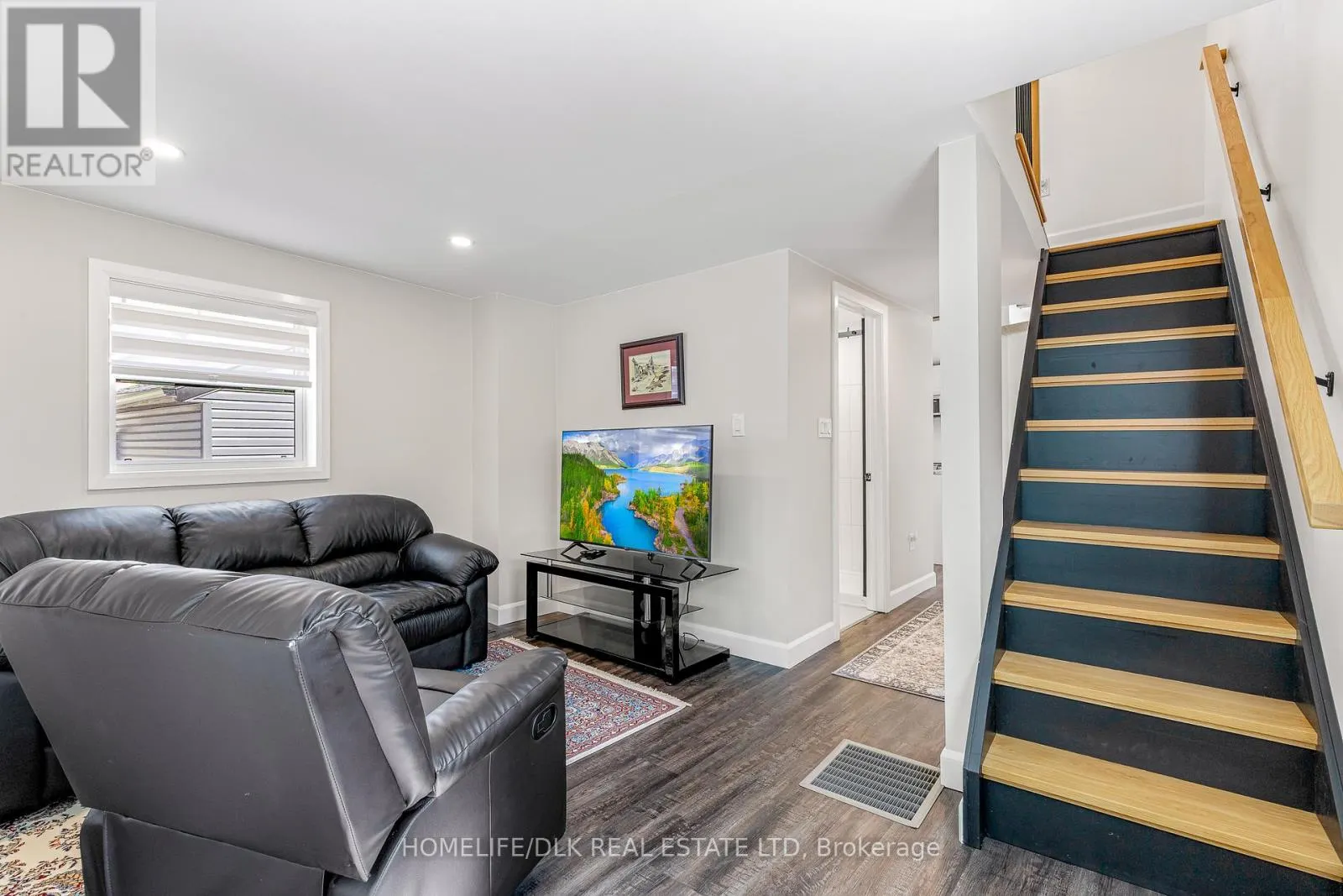 163 PEARL STREET W