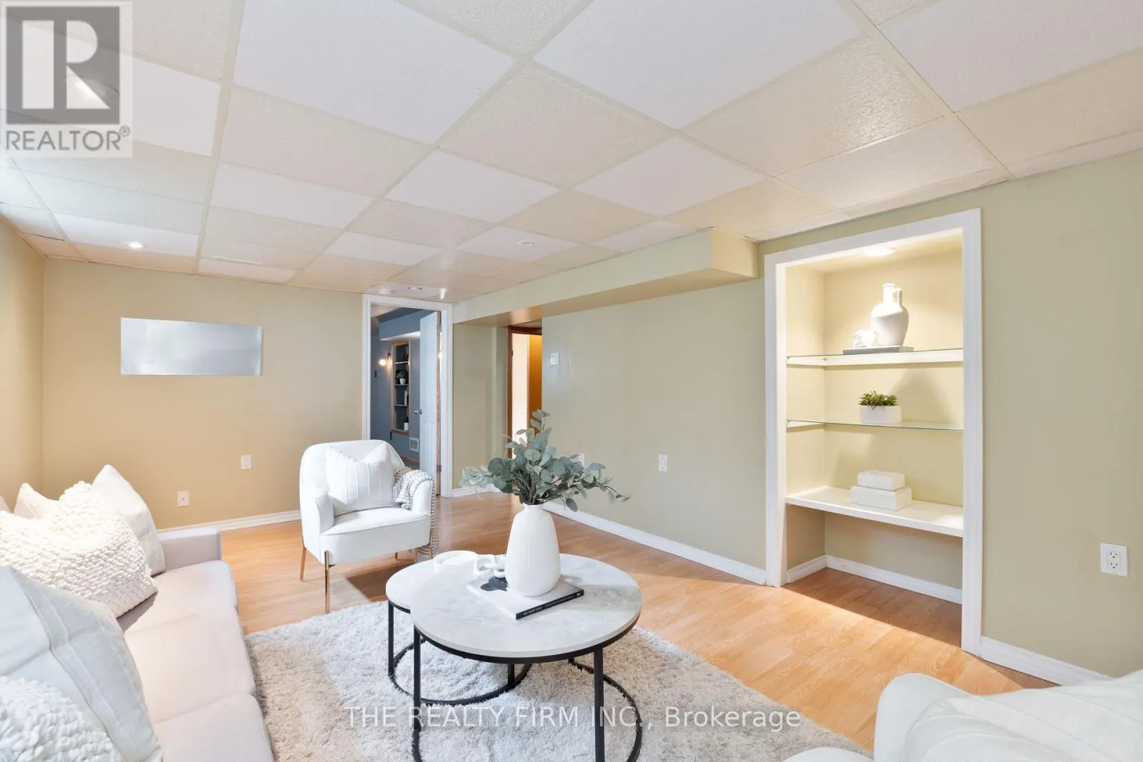 23 TOULON CRESCENT