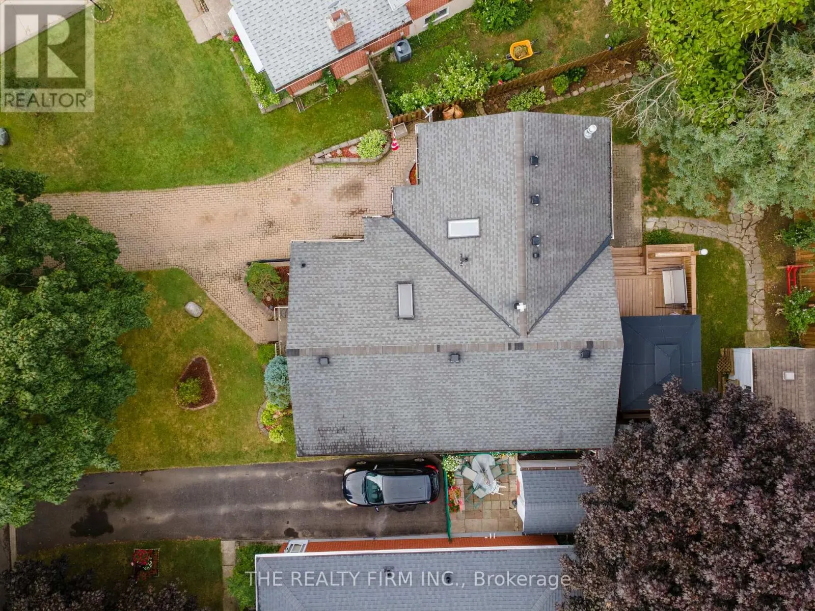 23 TOULON CRESCENT