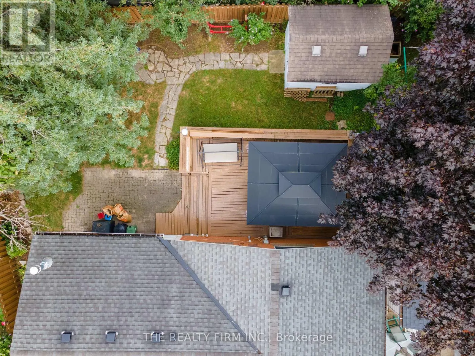 23 TOULON CRESCENT