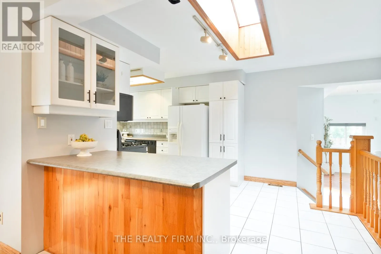 23 TOULON CRESCENT