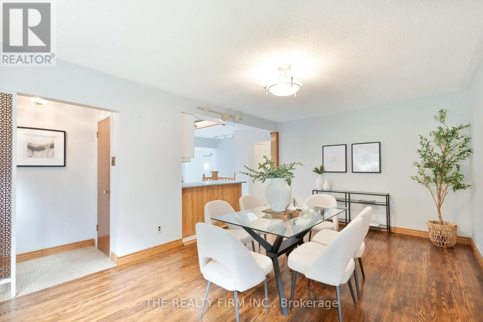 23 TOULON CRESCENT