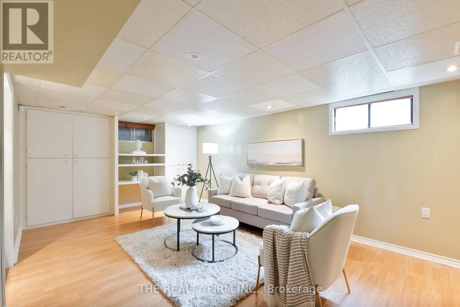 23 TOULON CRESCENT