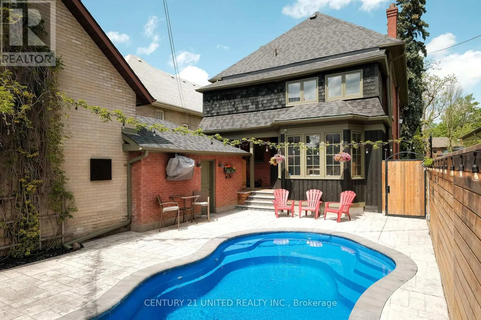 7 ENGLEBURN PLACE