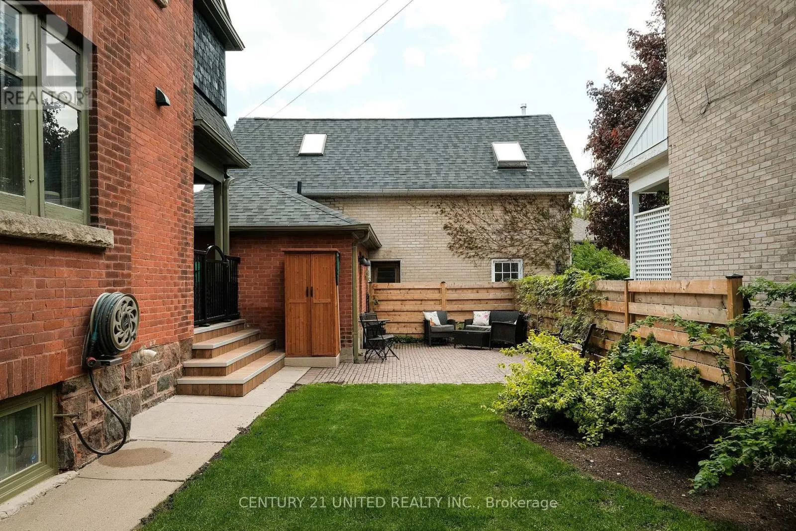 7 ENGLEBURN PLACE