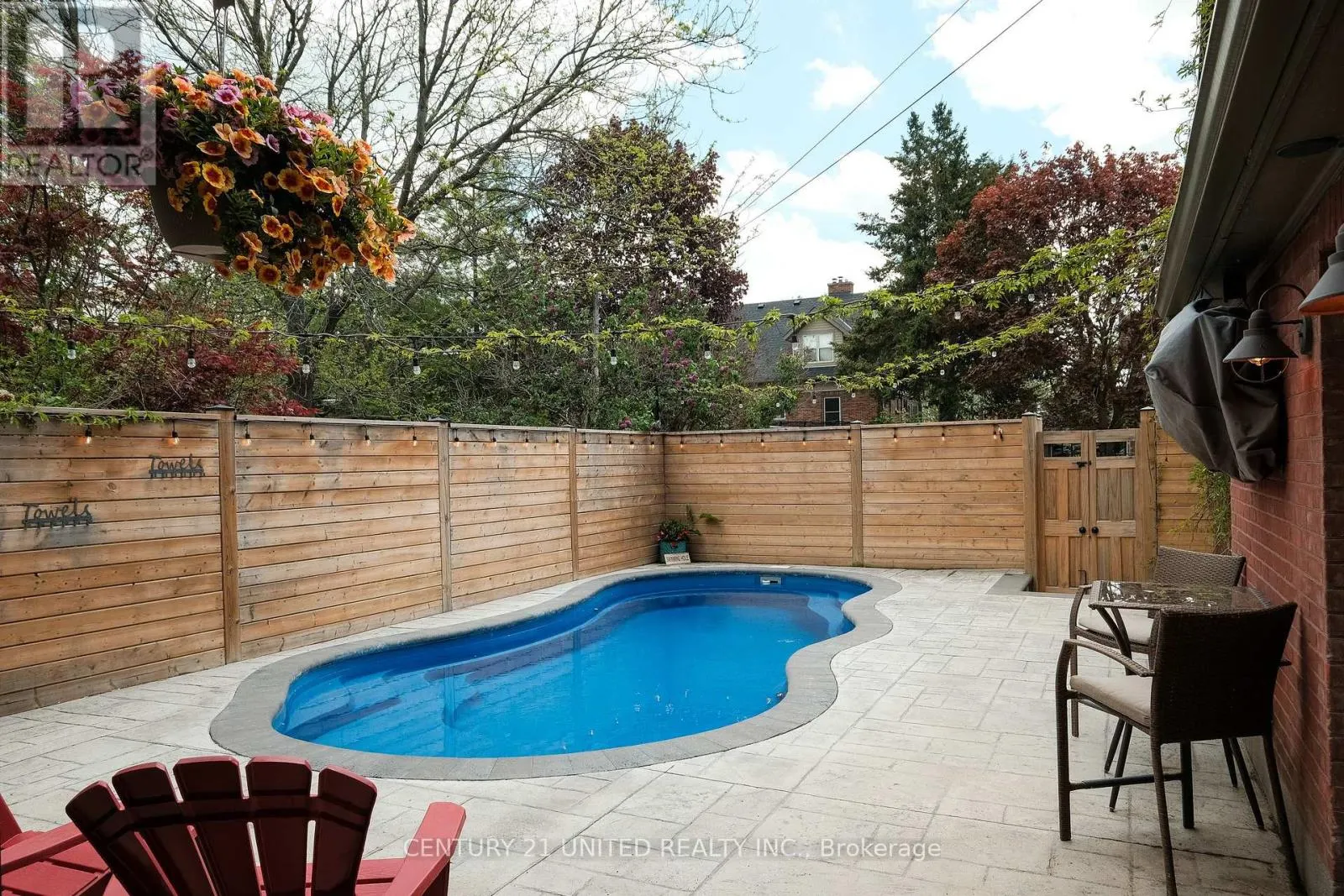 7 ENGLEBURN PLACE