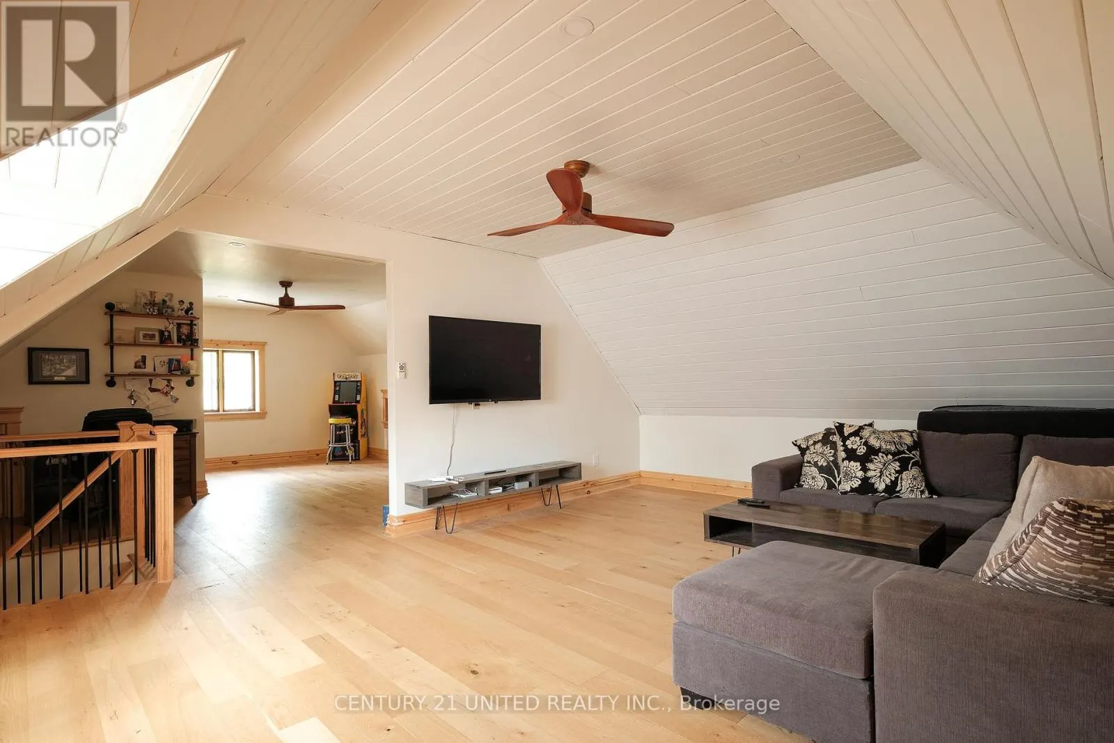 7 ENGLEBURN PLACE