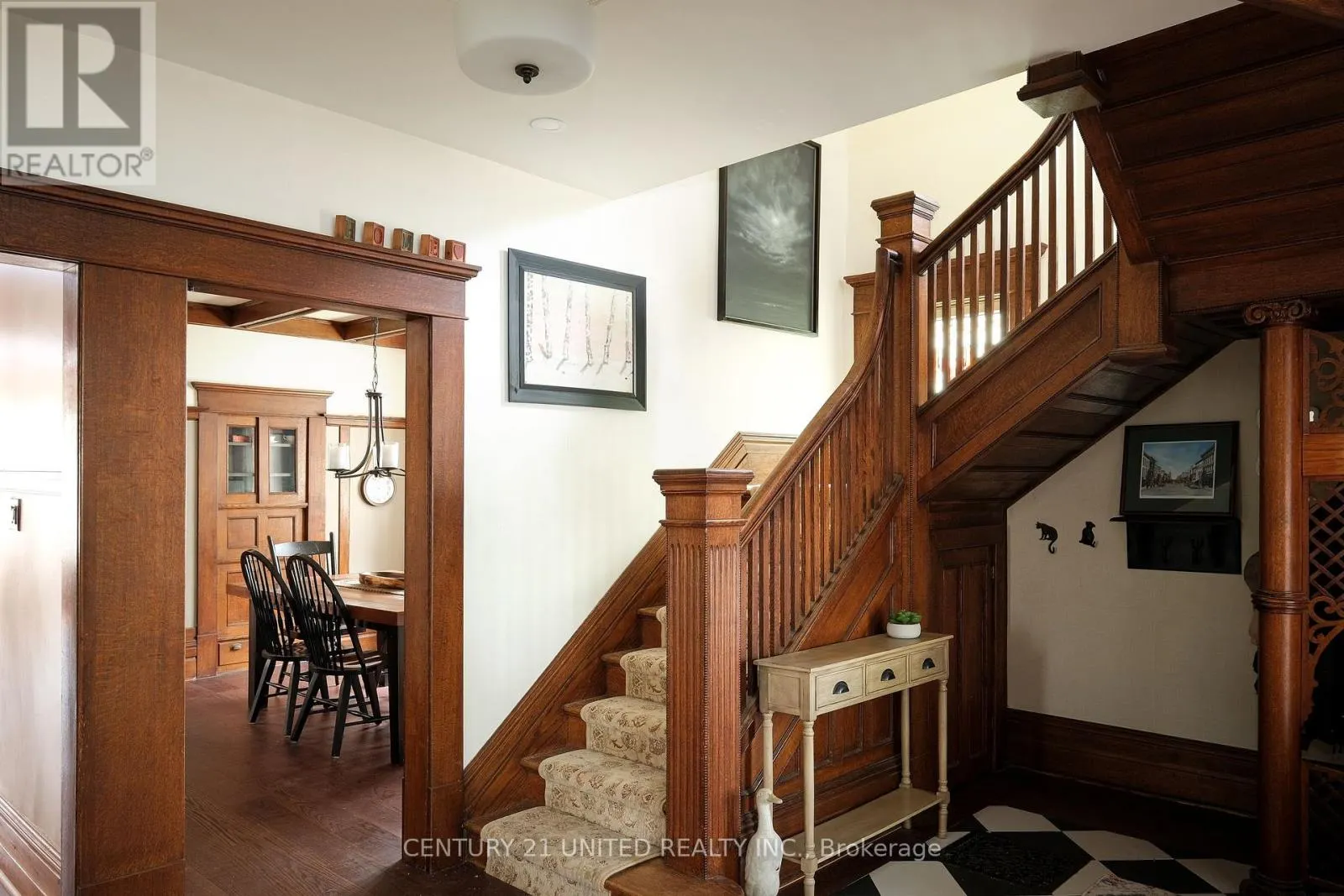 7 ENGLEBURN PLACE