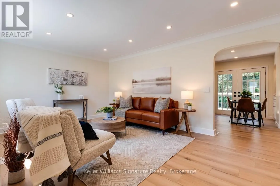 44 GROVE CRESCENT