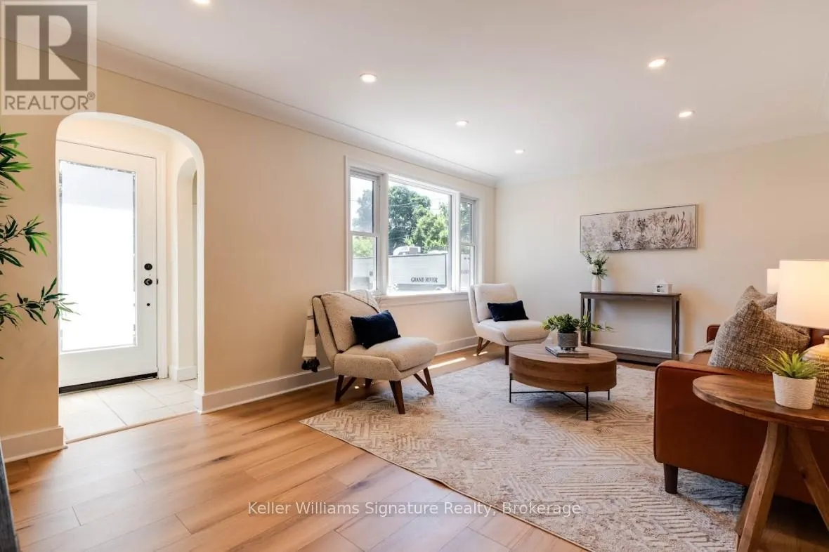 44 GROVE CRESCENT