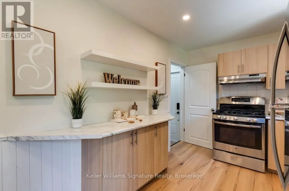 44 GROVE CRESCENT