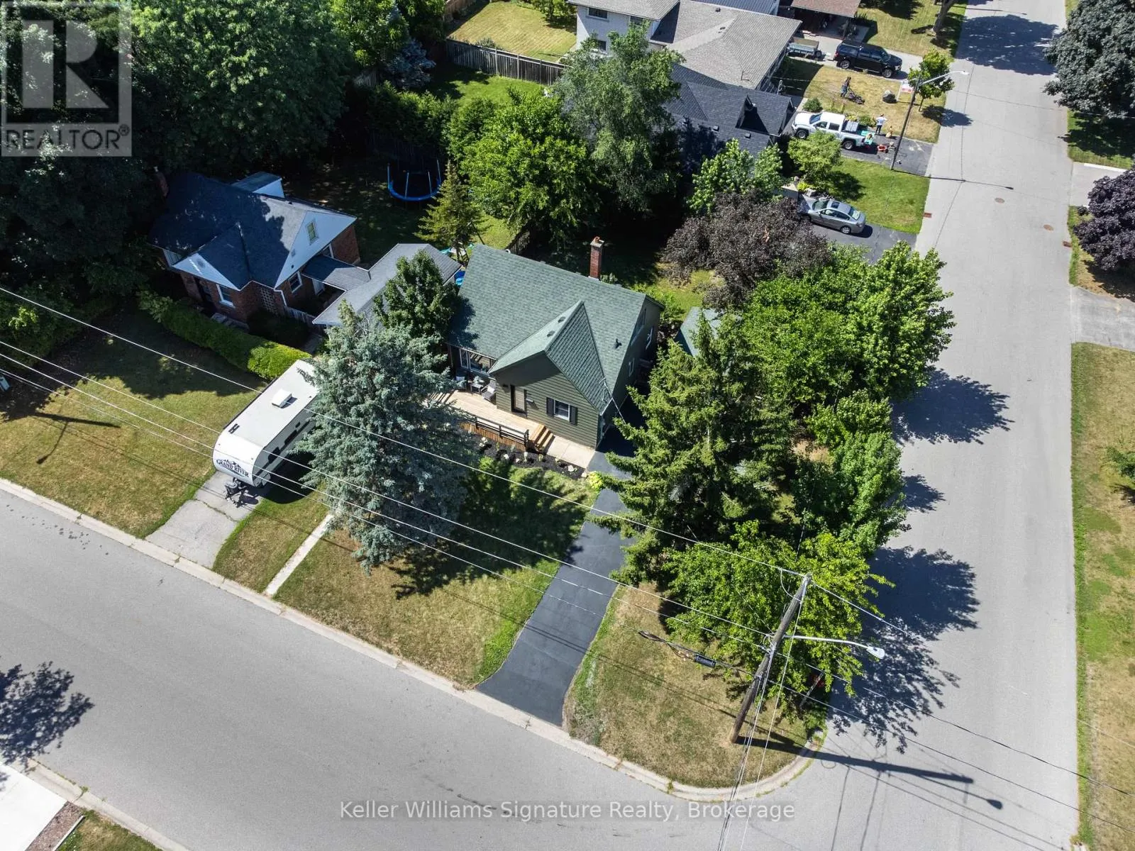 44 GROVE CRESCENT