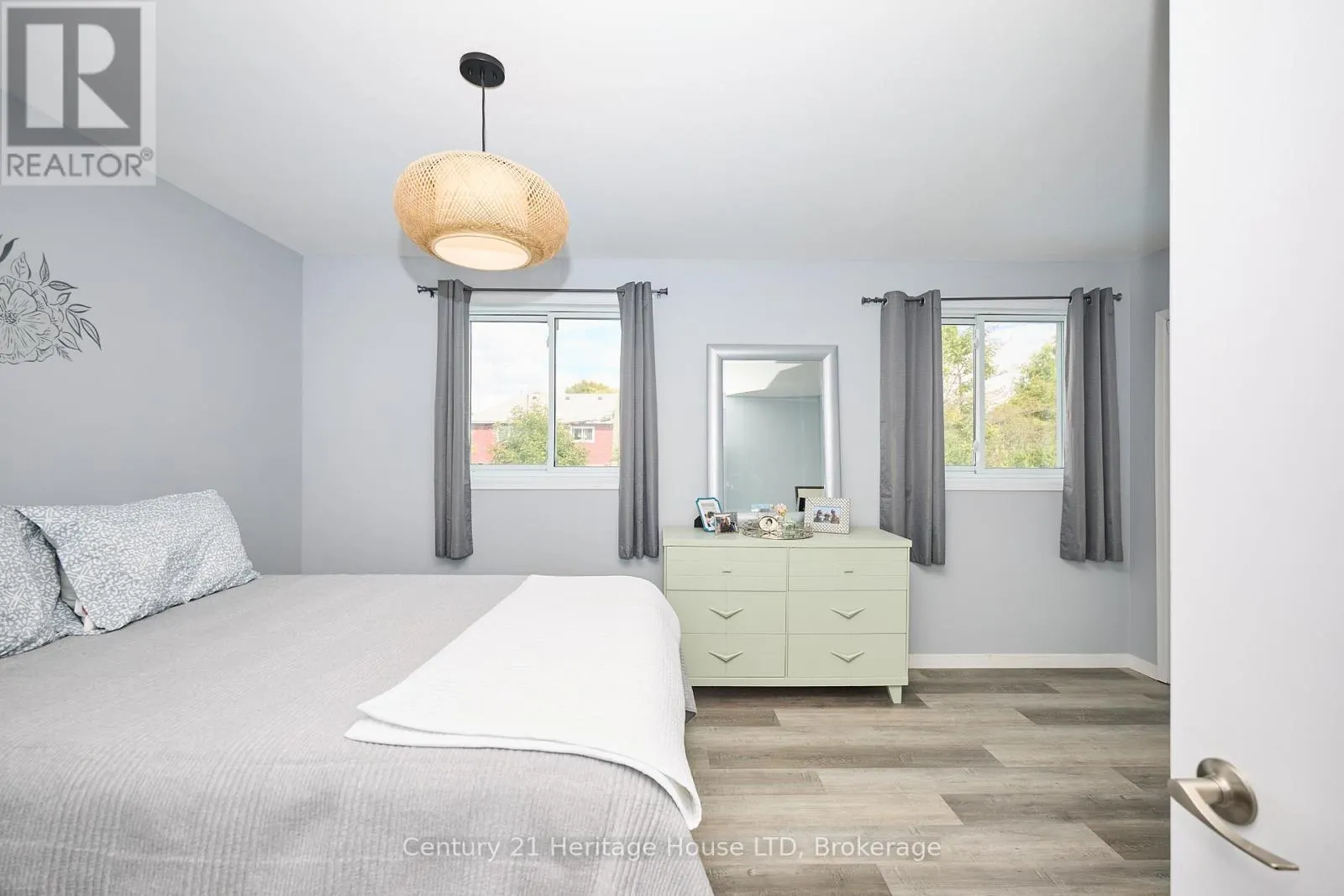 15 MALKIN AVENUE