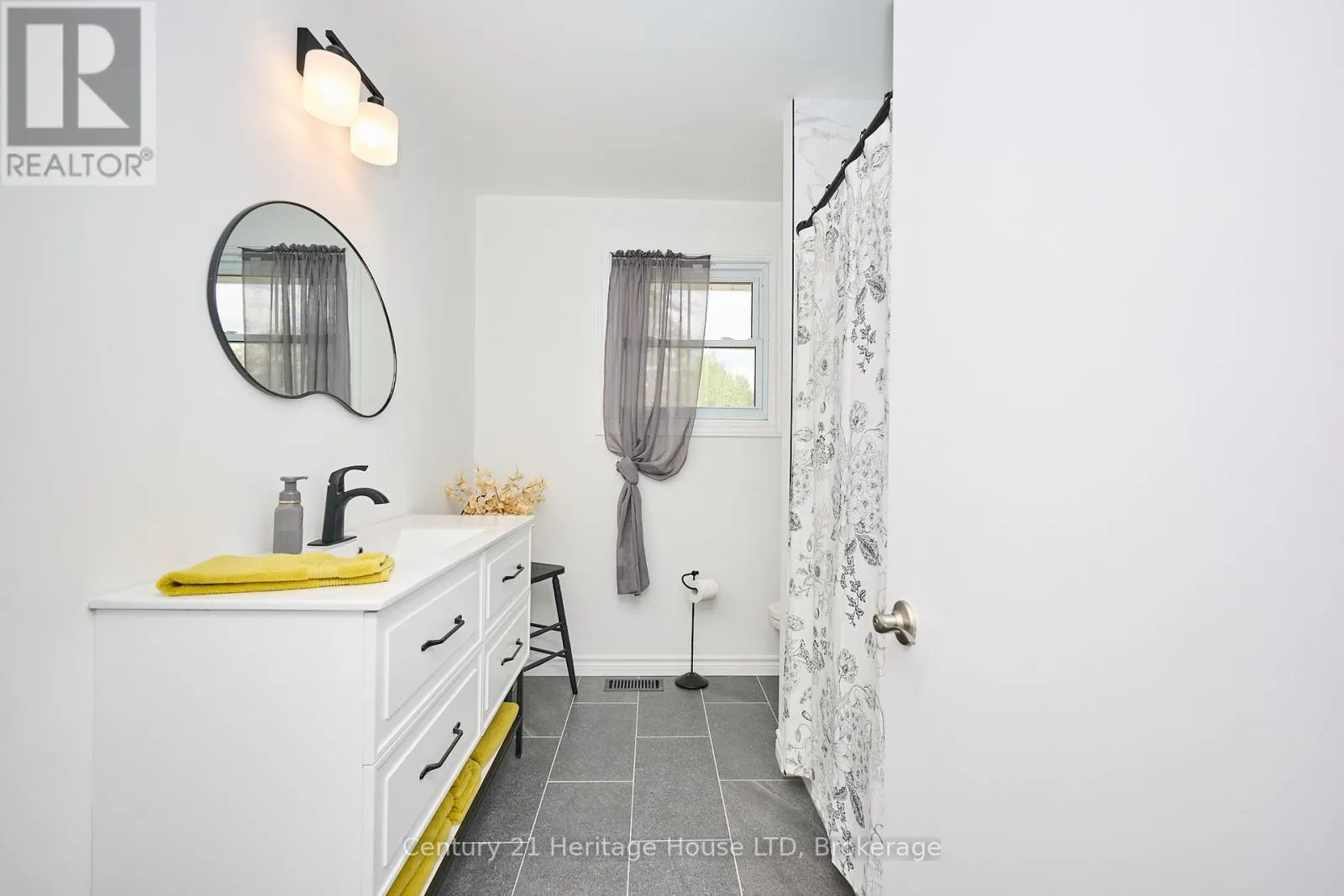 15 MALKIN AVENUE