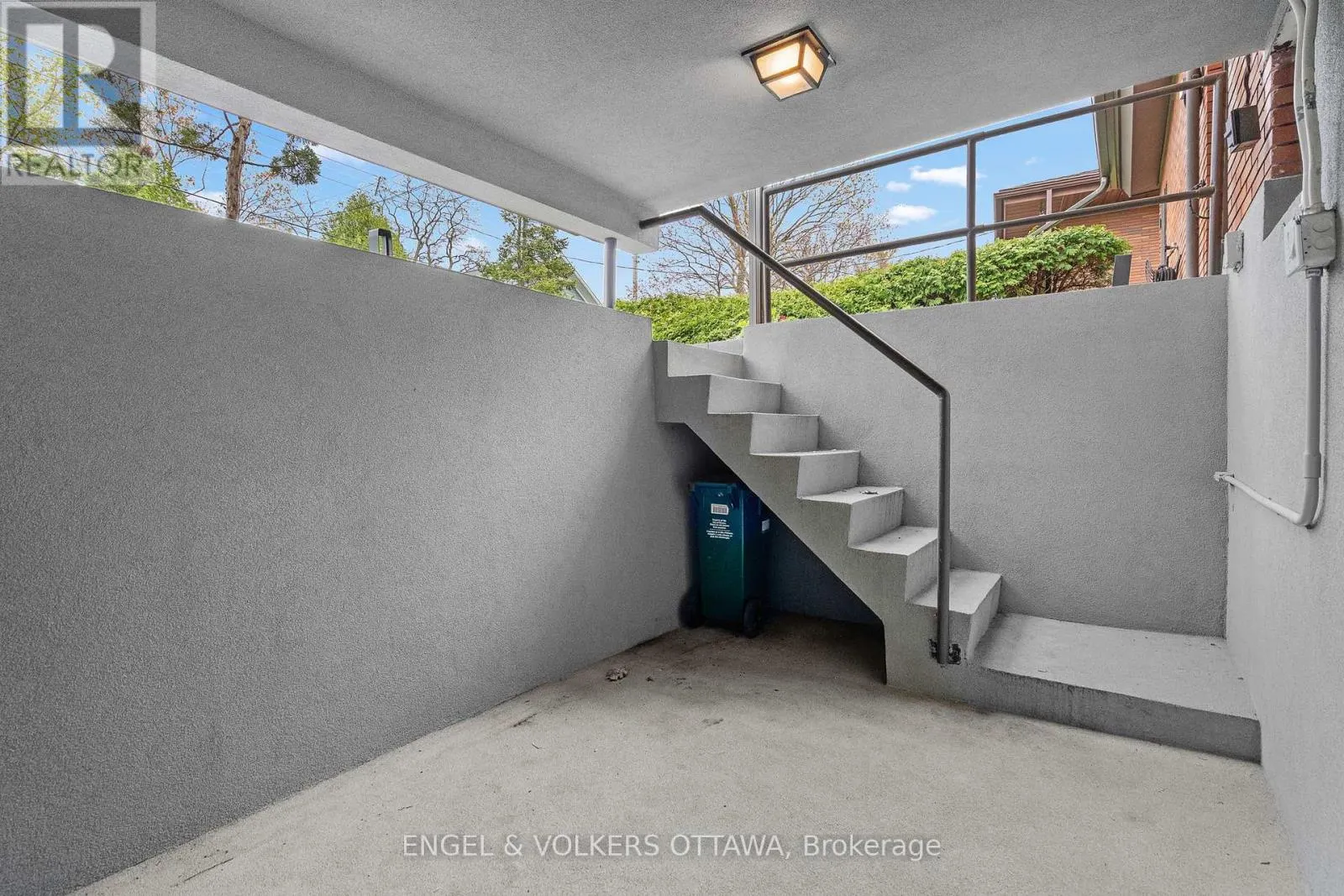 165 ISLAND PARK DRIVE