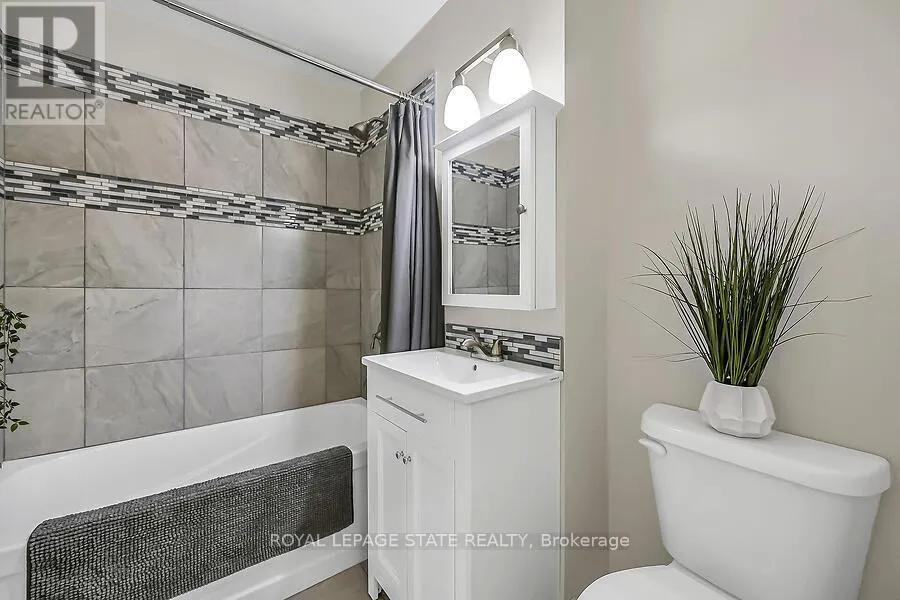 204 - 6 NIAGARA STREET