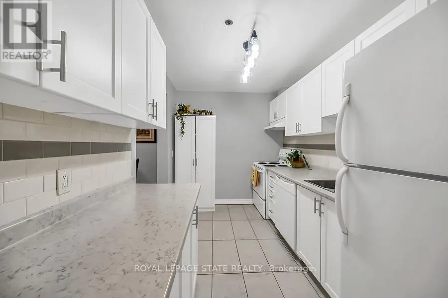 204 - 6 NIAGARA STREET