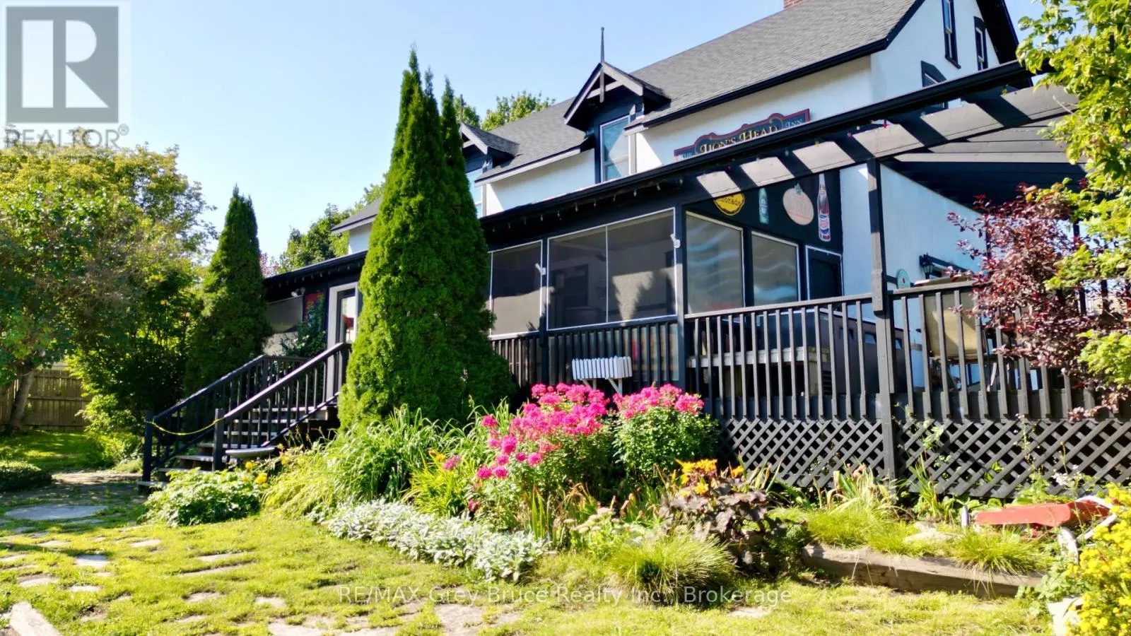 8 HELEN STREET