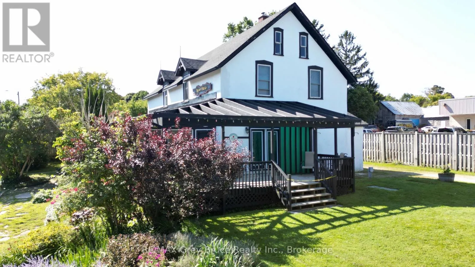 8 HELEN STREET