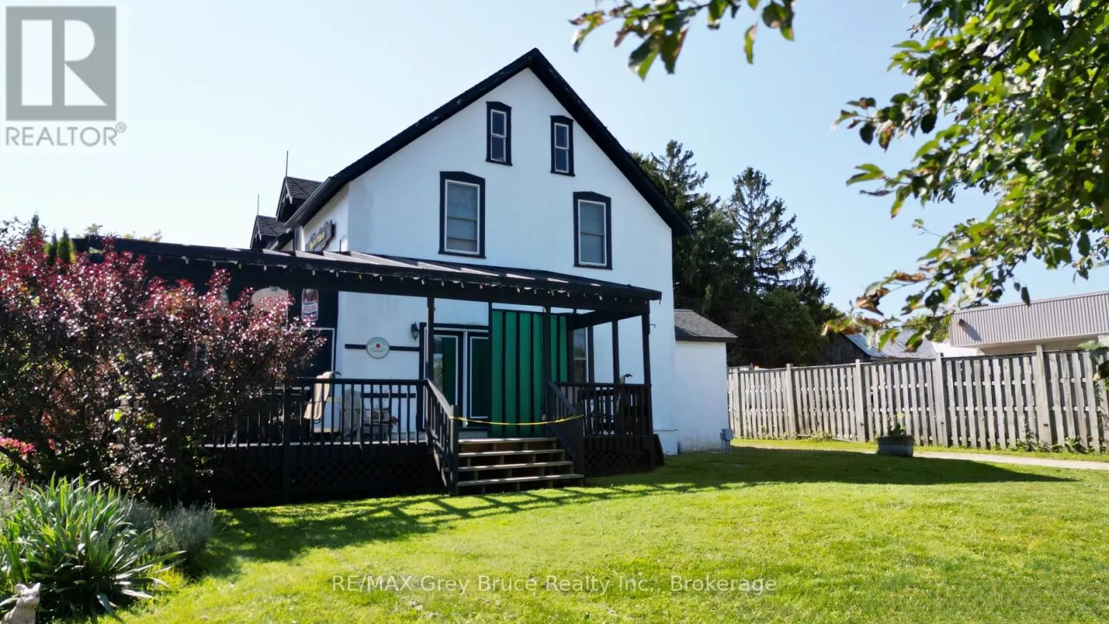 8 HELEN STREET