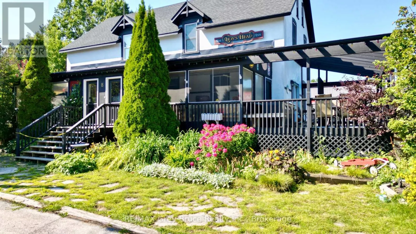 8 HELEN STREET