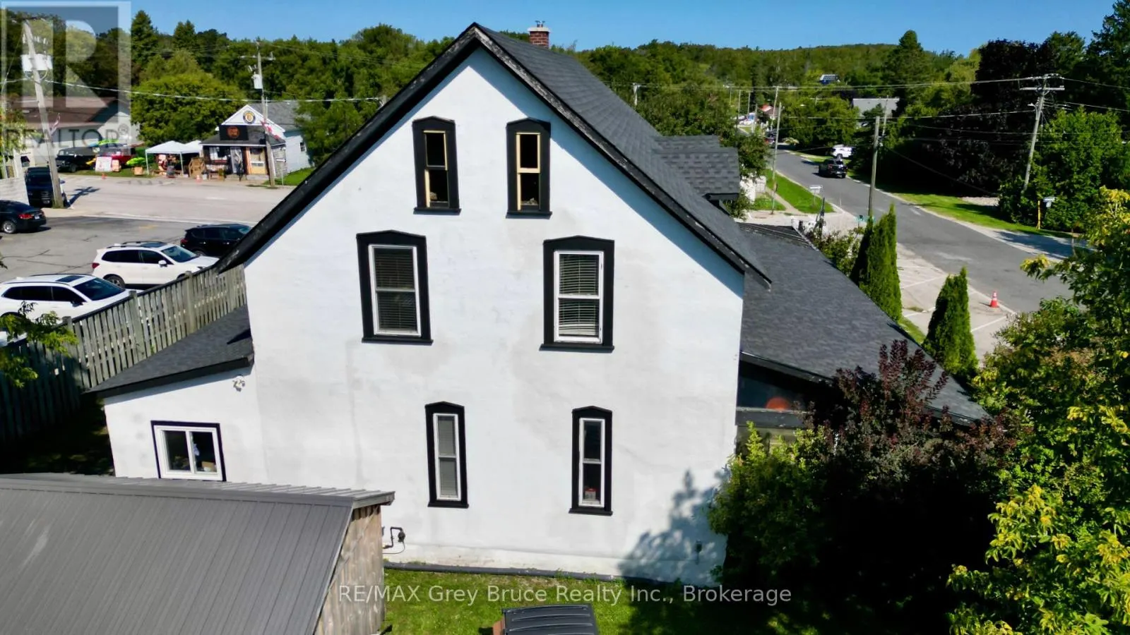 8 HELEN STREET