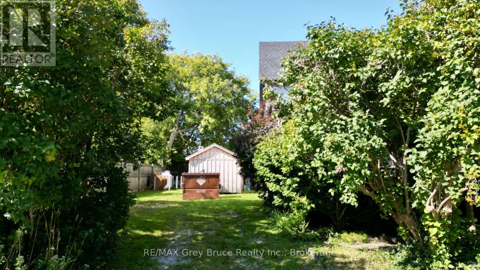 8 HELEN STREET